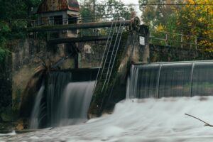 pros and cons of hydroelectric power